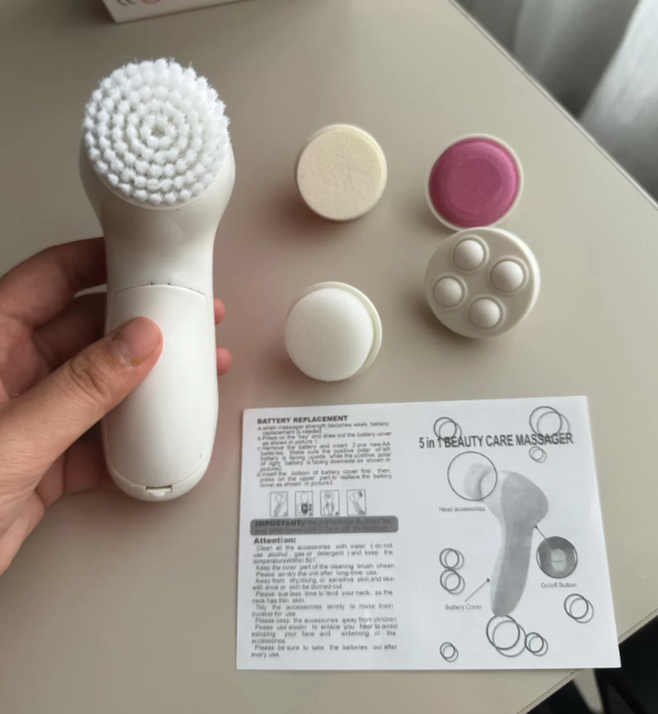 La brosse nettoyante faciale 5 en 1